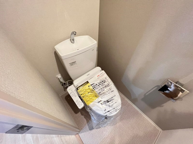 物件内観写真11　(ゆったりとした空間のトイレです)