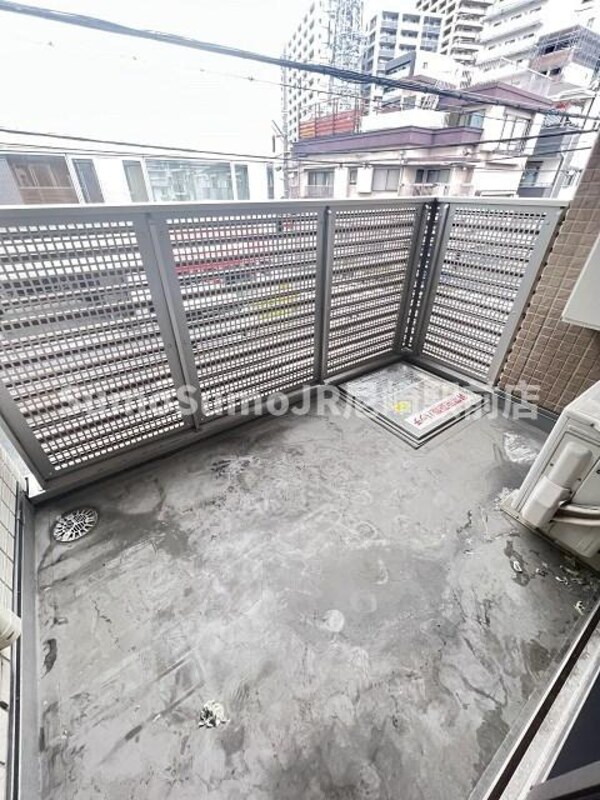 バルコニー(バルコニーからの眺めを楽しみながら食事をしませんか)