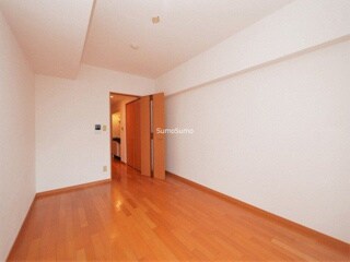 物件内観写真5　(こちらのリビングで趣味の時間をお楽しみください)