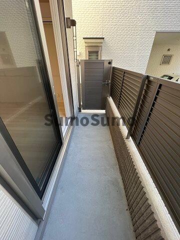 物件内観写真8　(広々としたバルコニーです)