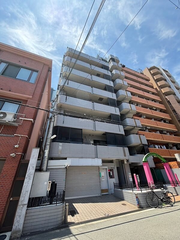 物件外観写真1　(落ち着いた雰囲気の外観です)