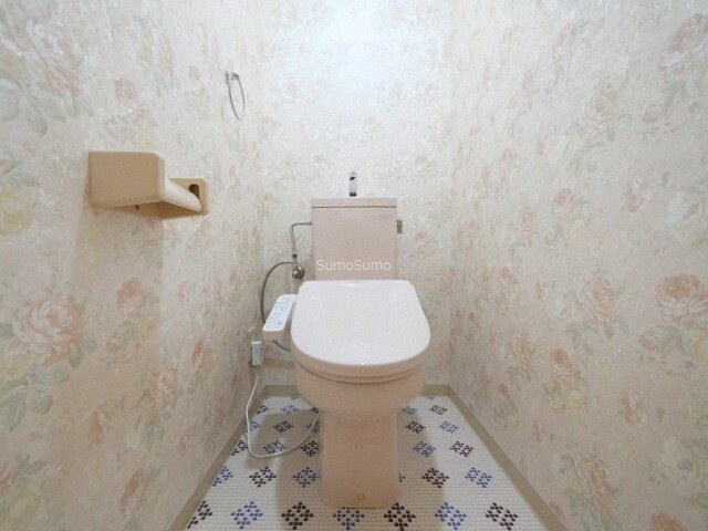 物件内観写真11　(落ち着いた色調のトイレです)