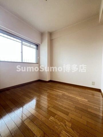 物件内観写真16　(使い勝手のいい寝室です)