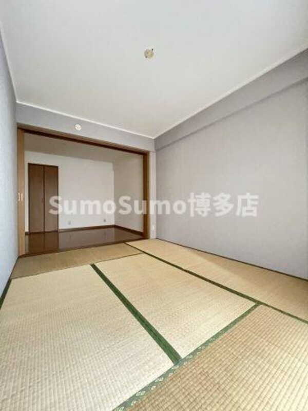 和室(来客時にも便利な和室付き)