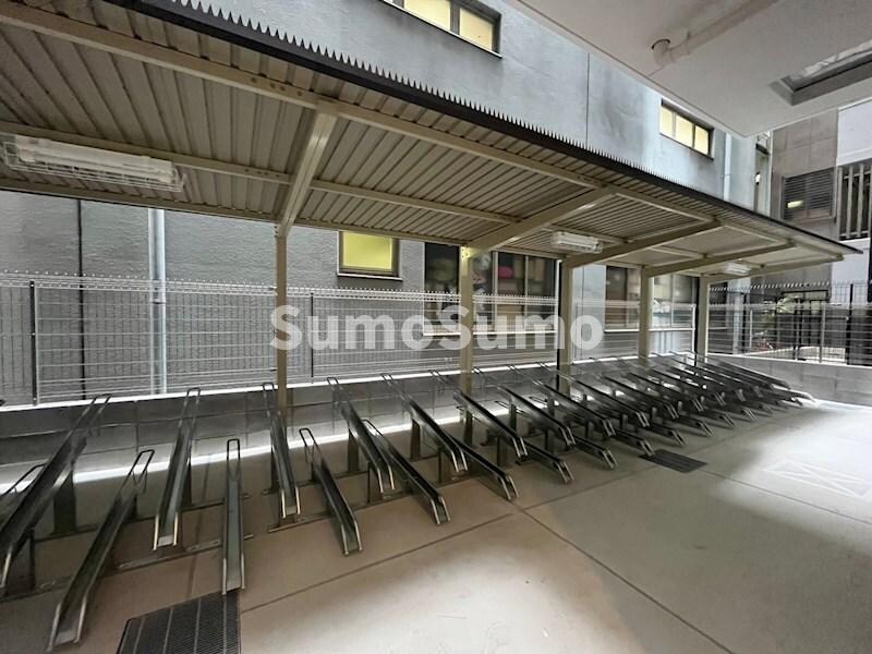 物件外観写真5　(外観は落ち着いています)