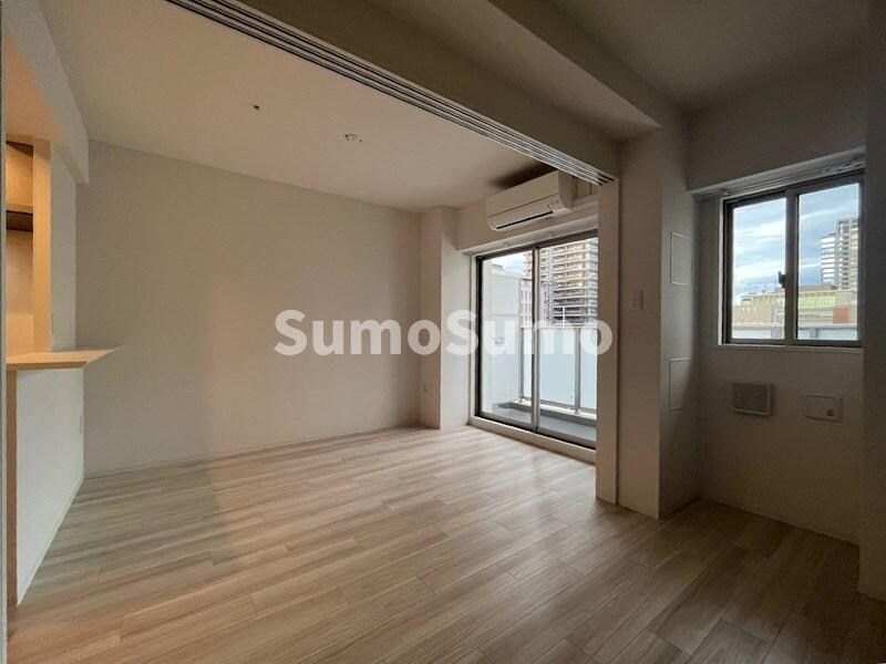 物件内観写真11　(開放的な寝室です)