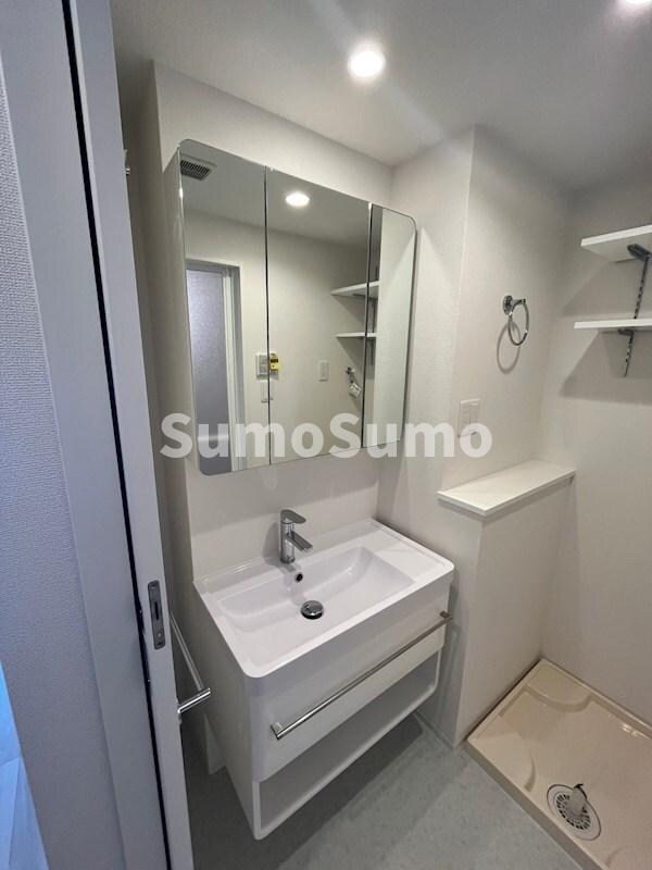 物件内観写真15　(ゆったりとスペースのある洗面所)