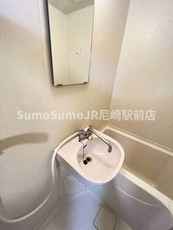 独立洗面台(独立洗面台、朝の身支度には欠かせません)