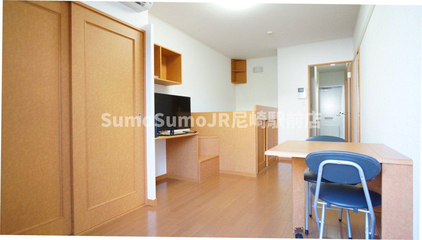 物件内観写真2　(ゆったり過ごせる居間です)