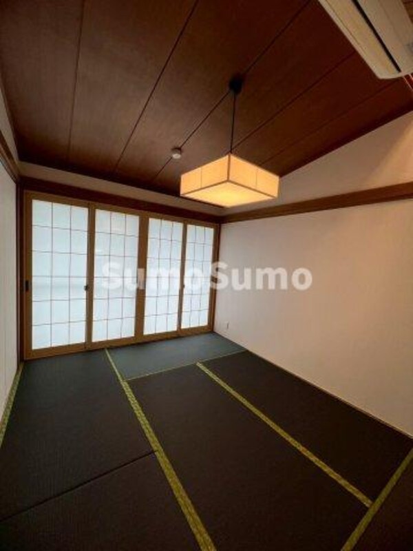 和室(来客時にも便利な和室付き)