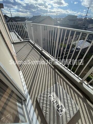 物件内観写真9　(広々としたバルコニーです)