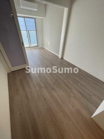 物件内観写真5　(使いやすい居間です)