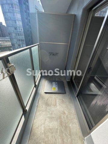 物件内観写真9　(開放的で明るい空間を演出してくれるバルコニーです)