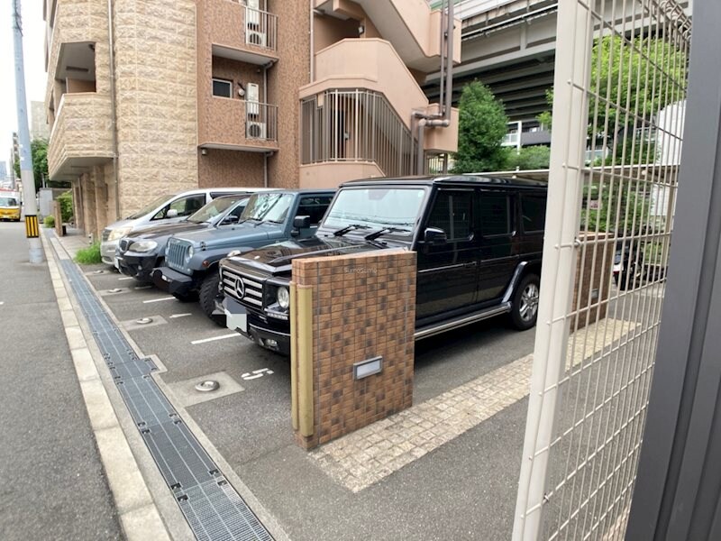 物件外観写真4　(駐車場完備です)