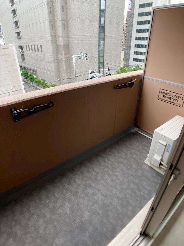 物件内観写真8　(お洗濯にも便利なバルコニー付き)