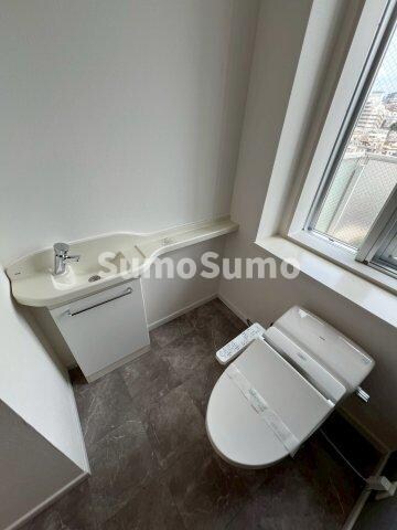 物件内観写真10　(ゆったりとした空間のトイレです)