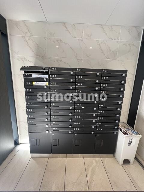 物件外観写真3　(便利な宅配ボックス完備♪)