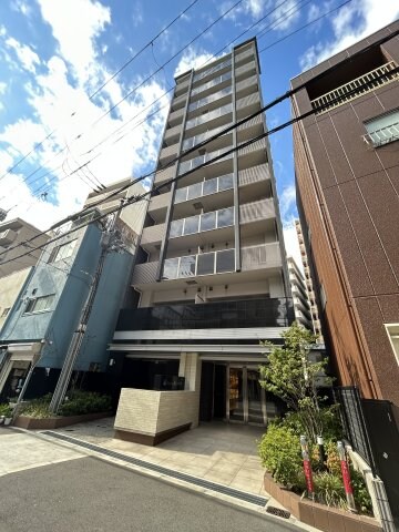 物件外観写真1　(外観は落ち着いています)