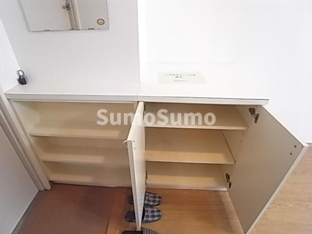 物件内観写真16　(便利な収納スペースです)