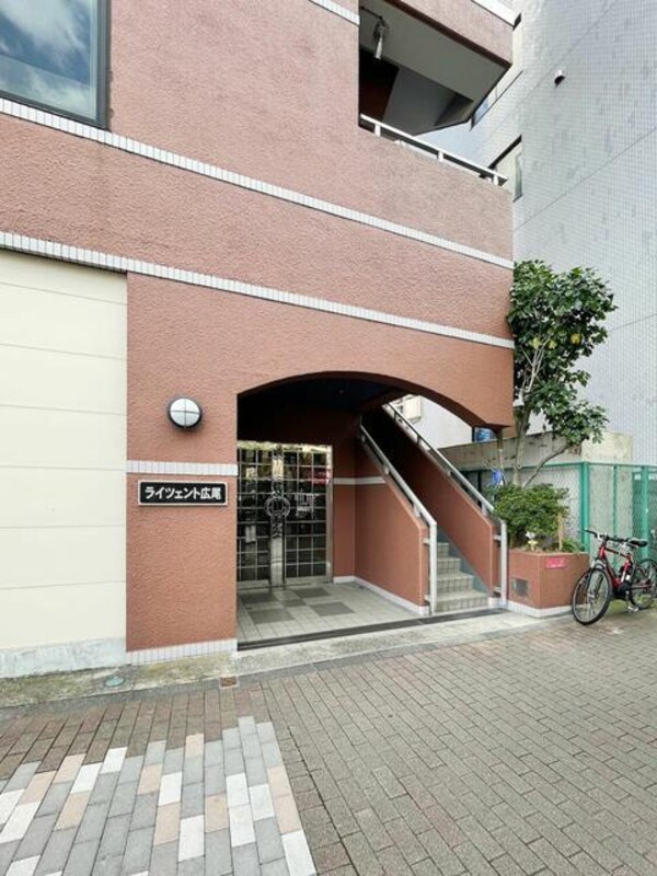 エントランス( )