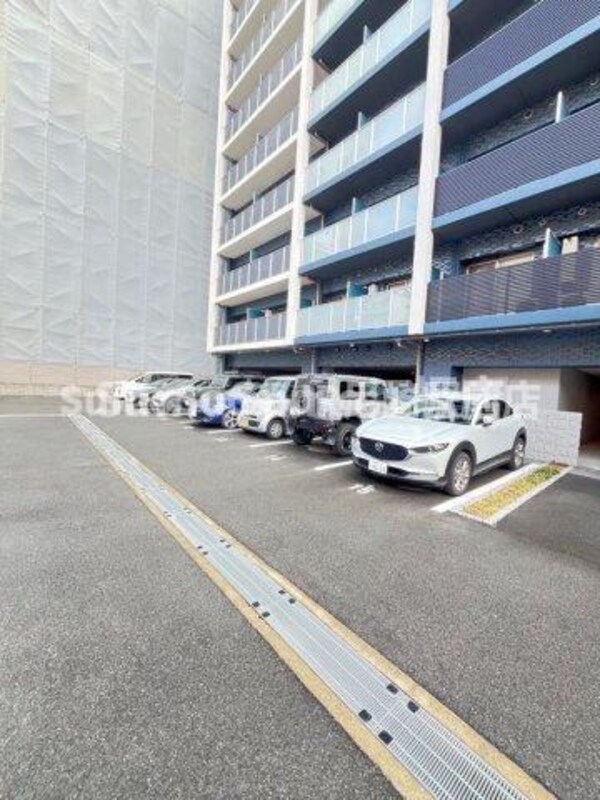 駐車場(駐車場があるので、車を買う予定の方も安心です)