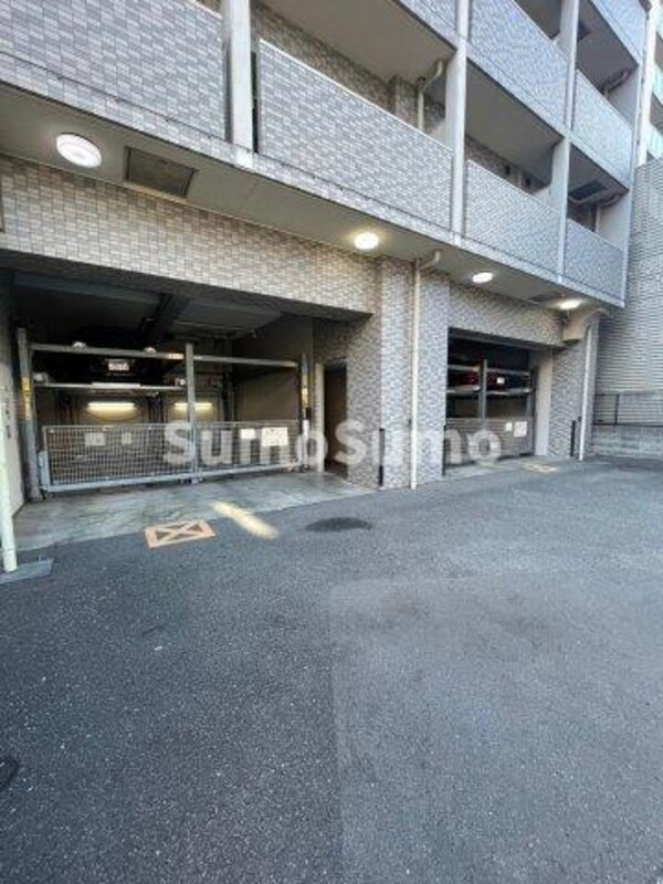 駐車場(駐車場に車を止められます)