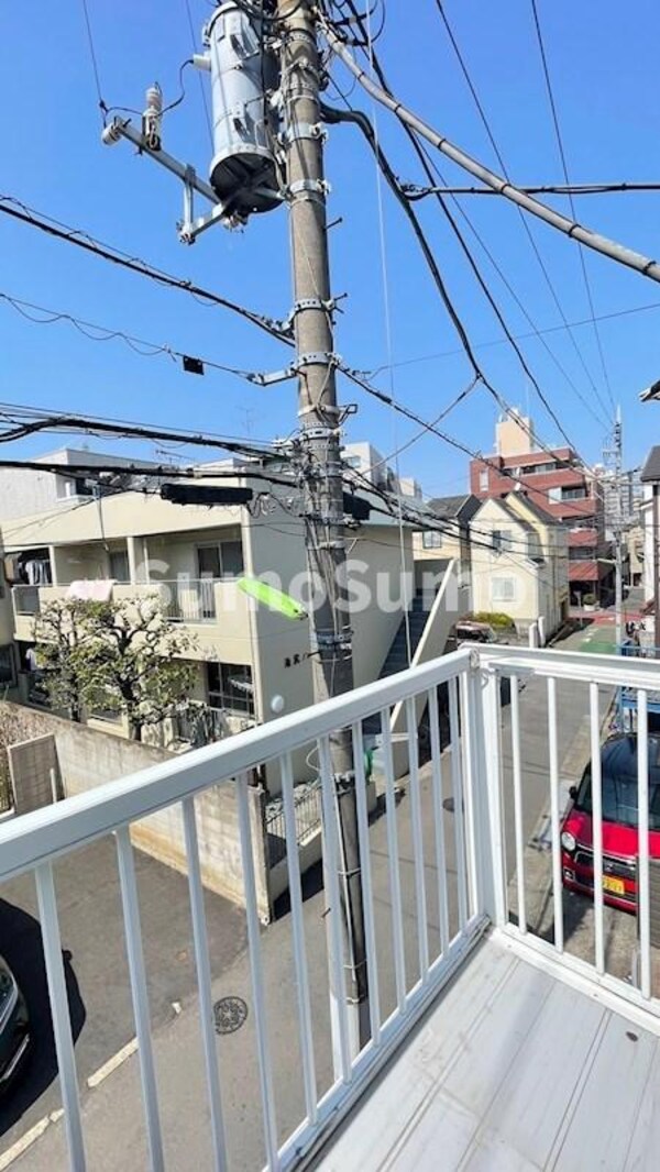 バルコニー(暖かな日差しのふりそそぐバルコニー)