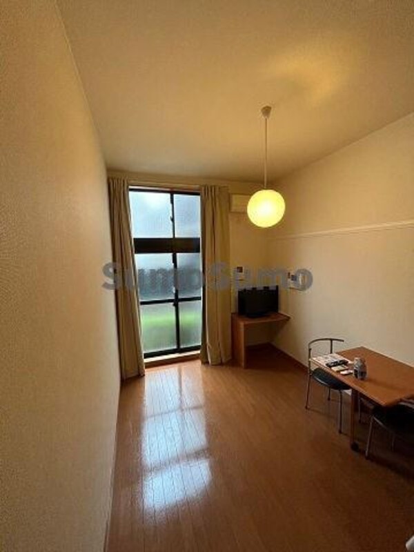 居室(ゆったりとしたリビングです)