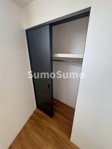 物件内観写真12　(大きなスペースがあり、収納には困りません)