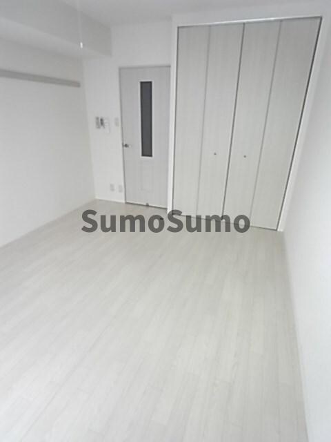 物件内観写真10　(開放的な寝室です)