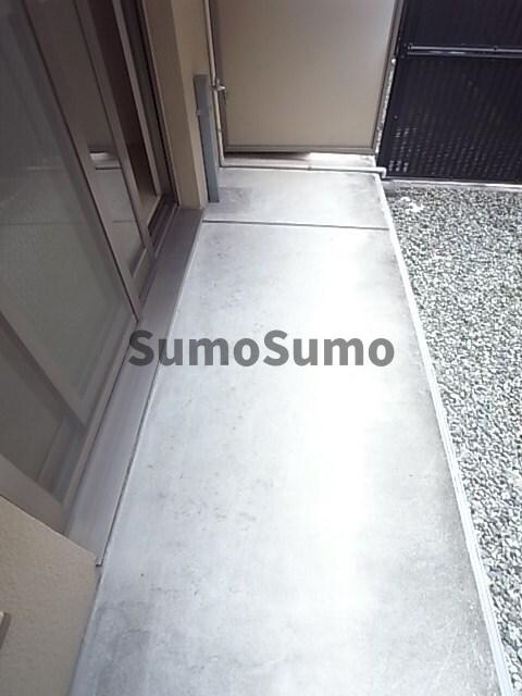 物件内観写真12　(バルコニーからの眺めを楽しみながら食事をしませんか)