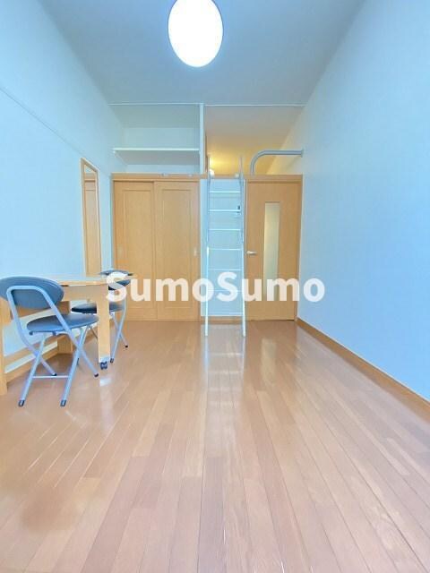 物件内観写真5　(使いやすい居間です)