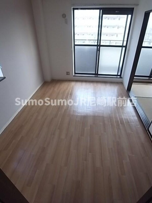 寝室(使い勝手のいい寝室です)