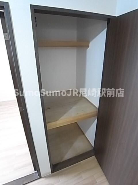 物件内観写真9　(便利な収納スペースです)