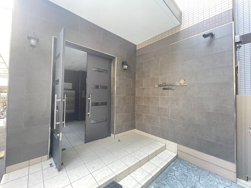 物件外観写真2　(毎日通るエントランスはこのようになっています)