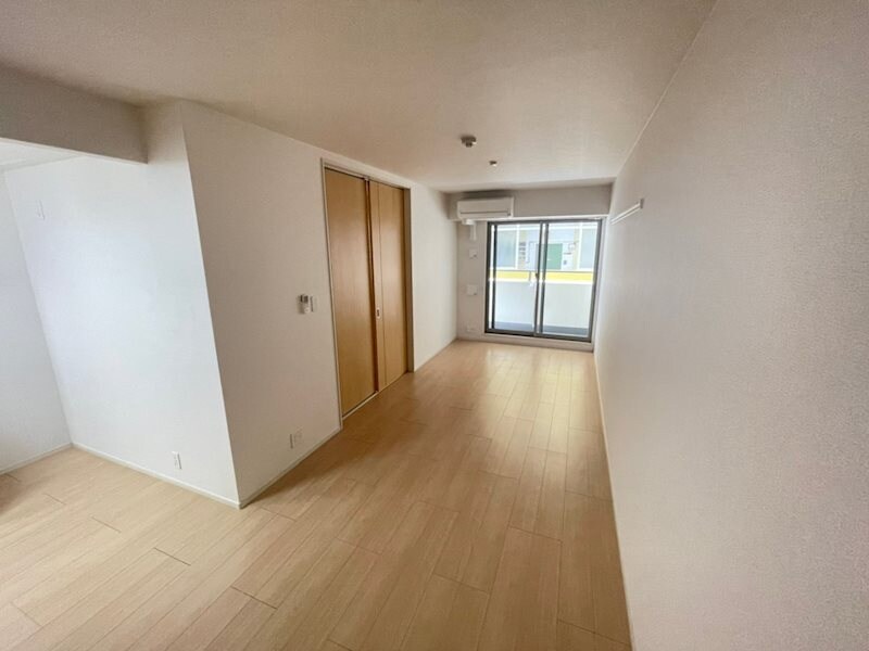 物件内観写真6　(こちらの居間で趣味の時間をお楽しみください)