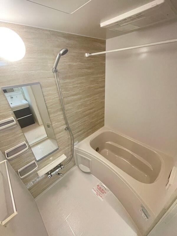 物件内観写真9　(きれいなお風呂です)