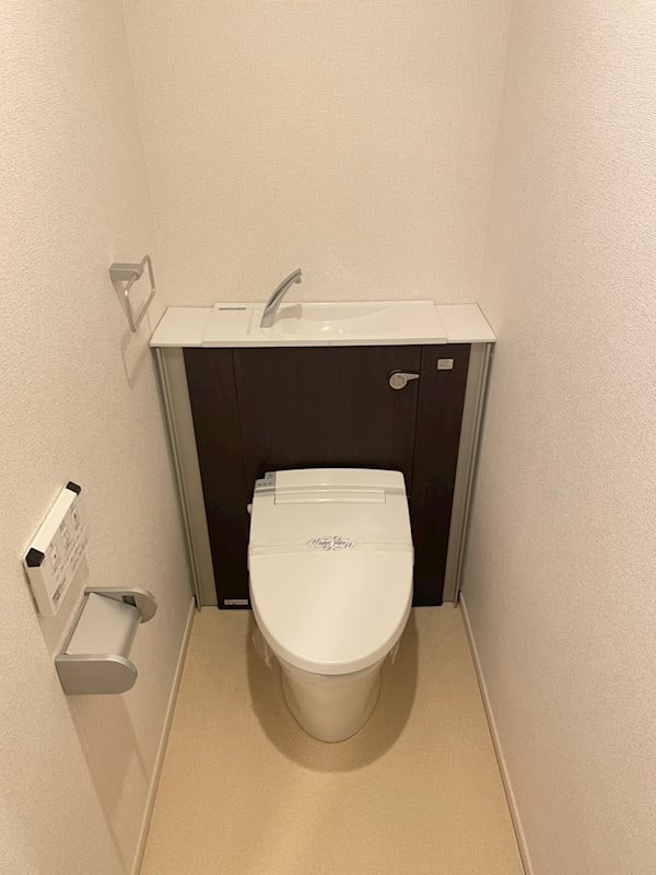 トイレ(シンプルで使いやすいトイレです)