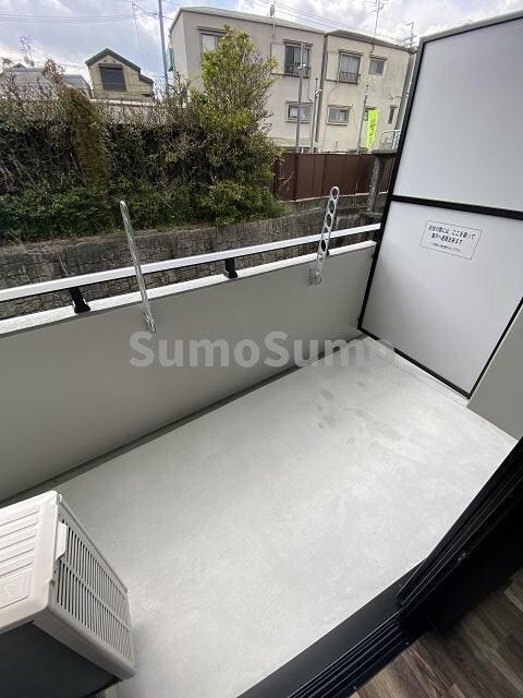 物件内観写真12　(広々としたバルコニーです)