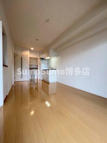 物件内観写真4　(リビングです)