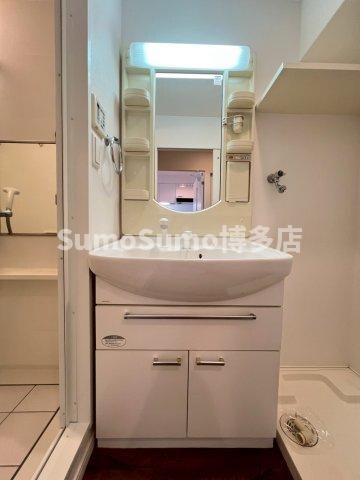 物件内観写真7　(忙しい朝には欠かせない洗面所です)