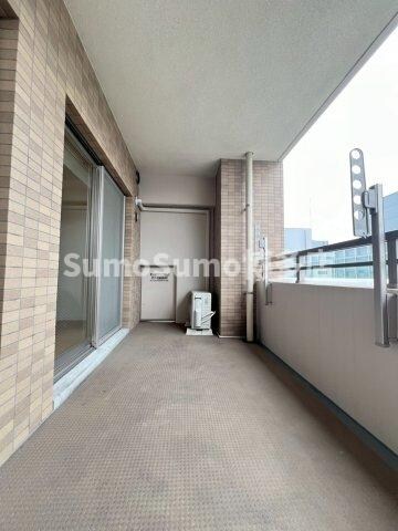 物件内観写真10　(外からの目が気にならないバルコニーで洗濯物が干せます)