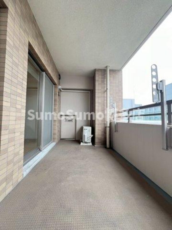 バルコニー(外からの目が気にならないバルコニーで洗濯物が干せます)