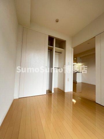 物件内観写真19　(使い勝手のいい寝室です)