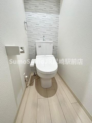 物件内観写真10　(ゆったりとした空間のトイレです)