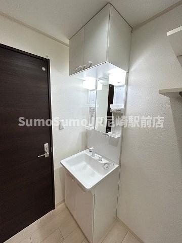 物件内観写真11　(使いやすい独立洗面台です)