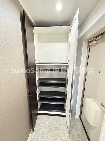 物件内観写真15　(便利な収納スペースです)