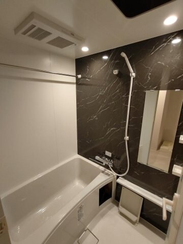 物件内観写真9　(落ち着いた空間のお風呂です)