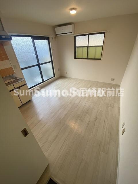 物件内観写真6　(ゆったり過ごせる居間です)