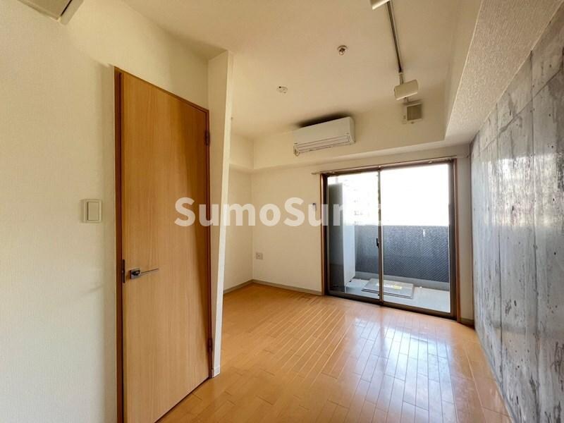 物件内観写真16　(こちらの居間で趣味の時間をお楽しみください)